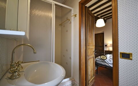 Villa Gelsomino: Bagno, Camera, Proprietà, Interior Design, Costruzione, Architettura, Parete, Lavello, Casa, Idraulico Fixture