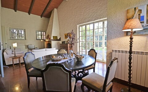 Villa Mimosa: Camera, Proprietà, Sala Da Pranzo, Costruzione, Interior Design, Mobilia, Tavolo, Immobiliare, Casa, Casa