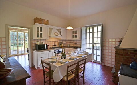 Villa Mimosa: Proprietà, Camera, Costruzione, Mobilia, Interior Design, Pavimento, Soffitto, Casa, Cucina, Immobiliare