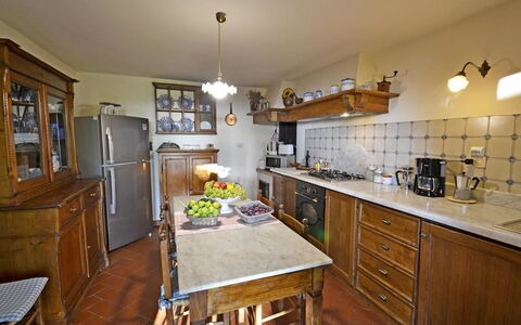 Villa Santa Maria: Controsoffitto, Camera, Proprietà, Mobilia, Cucina, Cabinetry, Costruzione, Pavimento, Interior Design, Immobiliare
