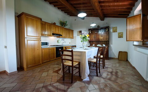 Villa Rubino: Proprietà, Camera, Costruzione, Mobilia, Cucina, Pavimento, Interior Design, Controsoffitto, Casa, Immobiliare