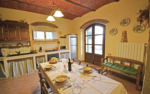 Appartamento Luna: Camera, Proprietà, Sala Da Pranzo, Costruzione, Interior Design, Soffitto, Mobilia, Tavolo, Ristorante, Immobiliare
