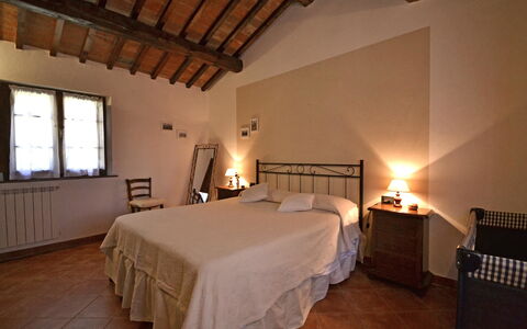 Casa i Pini: Camera Da Letto, Letto, Camera, Mobilia, Proprietà, Lenzuolo, Telaio Del Letto, Costruzione, Bedding, Interior Design
