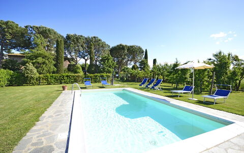 Casa i Pini: Piscina, Proprietà, Immobiliare, Casa, Estate, Costruzione, Zona Residenziale, Tempo Libero, Villa, Vacanza