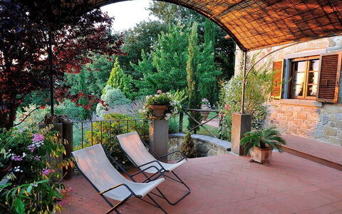 Villa Rosmarino: Proprietà, Terrazza, Immobiliare, Giardino, Backyard, Cortile, Costruzione, Casa, Cortile, Casa