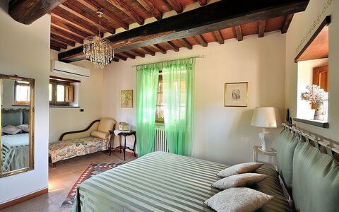 Villa Rosmarino: Camera Da Letto, Proprietà, Camera, Mobilia, Soffitto, Letto, Interior Design, Costruzione, Lenzuolo, Telaio Del Letto