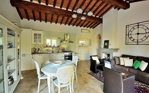 Villa Rosmarino: Proprietà, Camera, Costruzione, Interior Design, Soffitto, Casa, Mobilia, Immobiliare, Sala Da Pranzo, Casa