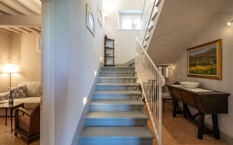 Villa Chiara: Proprietà, Camera, Le Scale, Costruzione, Interior Design, Casa, Mobilia, Soffitto, Immobiliare, Pavimento