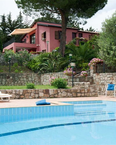 Villa Ivoni: Piscina, Proprietà, Tempo Libero, Casa, Costruzione, Immobiliare, Centro Ricreativo, Villa, Casa, Zona Residenziale