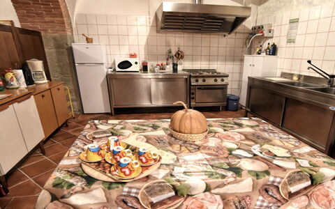 Villa Il Palazzo: Camera, Proprietà, Cucina, Controsoffitto, Interior Design, Mobilia, Pavimento, Casa, Piastrella, Pasto