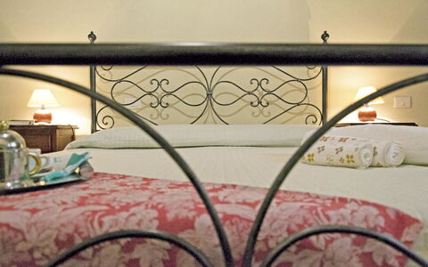 Casa Cristina: Ferro, Telaio Del Letto, Camera, Letto, Mobilia, Metallo, Parete, Tavolo, Interior Design, Architettura