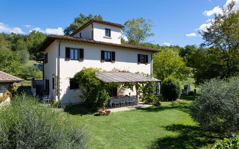 Villa Marina: Pianta, Cielo, Nube, Costruzione, Finestra, Albero, Casa, Lotto, Paesaggio Naturale, Erba