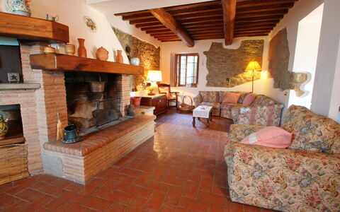 Podere Santa Lucia: Camera, Proprietà, Soggiorno, Focolare, Camino, Costruzione, Casa, Pavimento, Interior Design, Casa