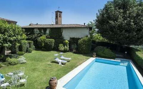 Villa Montalcinello In Siena, Private Pool: Pianta, Acqua, Proprietà, Cielo, Albero, Sedia, Erba, Costruzione, Piscina, Tempo Libero