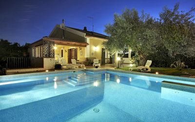 Villa Dell'ulivo: Piscina, Proprietà, Casa, Casa, Immobiliare, Costruzione, Estate, Illuminazione, Villa, Tempo Libero