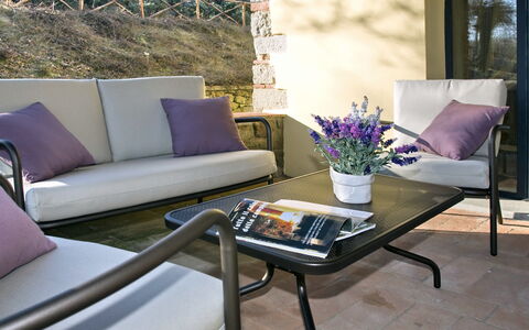 Villa Del Monte: Mobilia, Tavolino Da Caffè, Viola, Tavolo, Soggiorno, Divano, Camera, Terrazza, Interior Design, Mobili Da Esterno