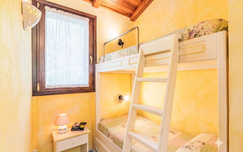 Dalila: Camera Da Letto, Letto, Interior Design, Casa, Mobilia, Telaio Del Letto, Soffitto, Bedding, Lenzuolo, Hotel