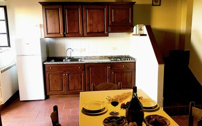 Il Chiantico 25: Controsoffitto, Camera, Cucina, Mobilia, Proprietà, Cabinetry, Interior Design, Lavello, Costruzione, Pavimento