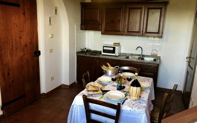 Il Chiantico 32: Camera, Mobilia, Proprietà, Pavimento, Costruzione, Interior Design, Latifoglie, Cucina, Cabinetry, Sala Da Pranzo
