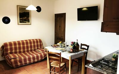 Il Chiantico 45: Camera, Proprietà, Mobilia, Interior Design, Costruzione, Casa, Pavimento, Soggiorno, Tavolo, Immobiliare