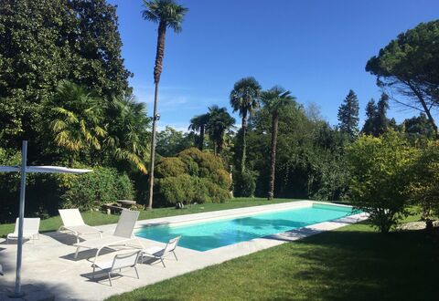 Villa Ghis - Sleeps 16: Piscina, Proprietà, Cielo, Casa, Immobiliare, Albero, Natura Selvaggia, Palma, Casa, Vacanza