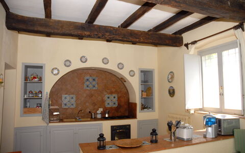 Podere San Giovanni: Proprietà, Finestra, Legna, Architettura, Interior Design, Costruzione, Pavimento, Parete, Latifoglie, Immobiliare