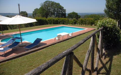 Podere San Giovanni: Pianta, Cielo, Acqua, Piscina, Costruzione, Azzurro, Albero, Shade, Mobili Da Esterno, Rettangolo