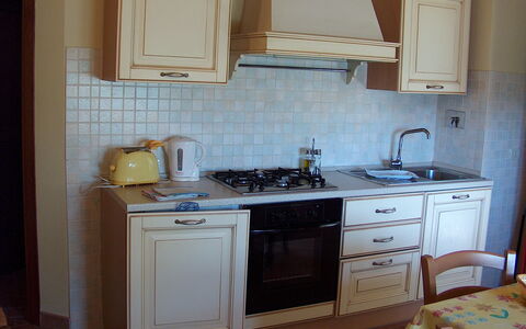 Bazzani Apartments In Siena: Cabinetry, Controsoffitto, Mobilia, Proprietà, Lavello, Costruzione, Rubinetto, Blu, Cucina, Legna