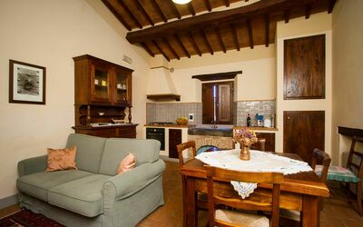 Appartamento Rosa: Camera, Proprietà, Mobilia, Soggiorno, Costruzione, Interior Design, Casa, Tavolo, Immobiliare, Soffitto