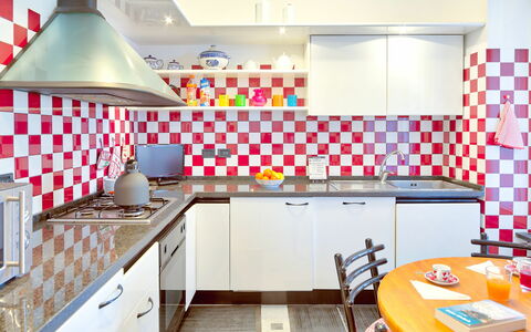 Villa Helvezia - Levanto: Camera, Cucina, Mobilia, Interior Design, Proprietà, Rosso, Arancia, Rosa, Turchese, Giallo