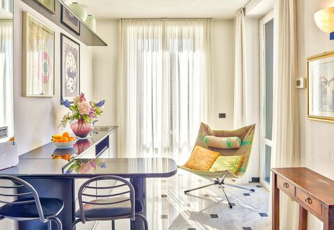 Villa Helvezia - Levanto: Camera, Mobilia, Interior Design, Proprietà, Tenda, Soggiorno, Giallo, Costruzione, Tavolo, Casa