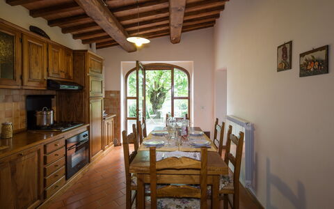 Villa Le Capanne: Proprietà, Camera, Costruzione, Soffitto, Mobilia, Interior Design, Casa, Pavimento, Immobiliare, Sala Da Pranzo