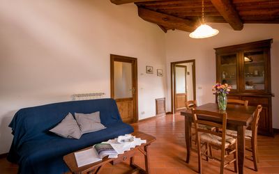 Oliveto: Camera, Proprietà, Mobilia, Soggiorno, Costruzione, Interior Design, Pavimento, Casa, Tavolo, Immobiliare