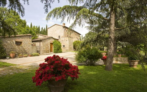 Casale Valentina: Proprietà, Casa, Casa, Costruzione, Estate, Erba, Albero, Prato, Immobiliare, Cortile
