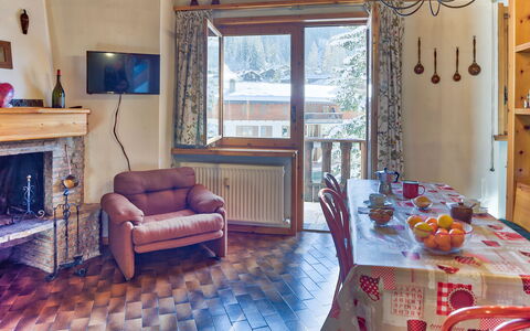 The Twins Apartment - Champoluc: Camera, Proprietà, Soggiorno, Mobilia, Interior Design, Casa, Costruzione, Casa, Immobiliare, Pavimento