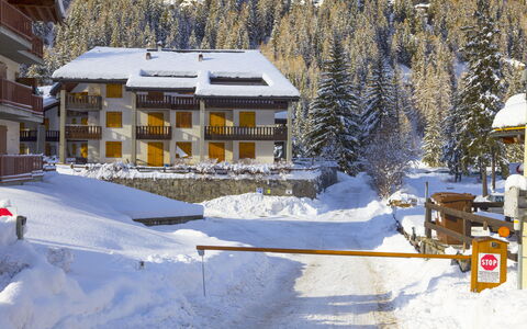 The Twins Apartment - Champoluc: Neve, Inverno, Proprietà, Casa, Congelamento, Casa, Immobiliare, Albero, Villetta, Hill Station