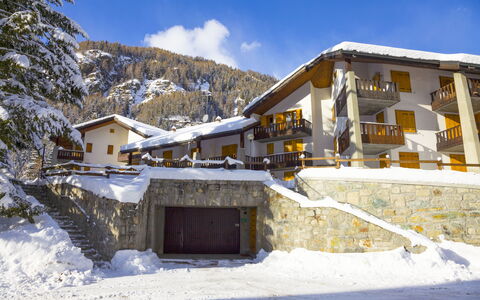 The Twins Apartment - Champoluc: Neve, Proprietà, Inverno, Casa, Paesino Di Montagna, Casa, Fenomeno Geologico, Montagna, Immobiliare, Costruzione