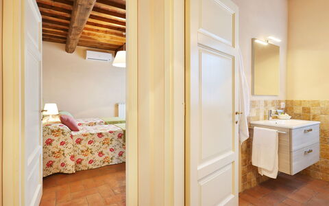 Il Grappolo: Camera, Mobilia, Proprietà, Letto, Costruzione, Interior Design, Pavimento, Camera Da Letto, Casa, Parete