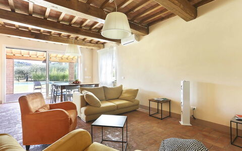 Il Grappolo: Camera, Proprietà, Soffitto, Interior Design, Soggiorno, Costruzione, Mobilia, Casa, Immobiliare, Tavolo