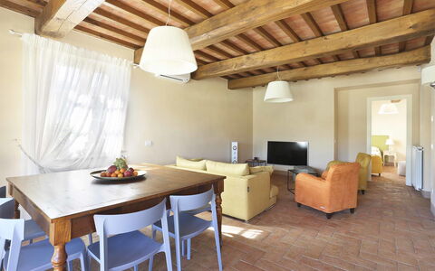 Il Grappolo: Camera, Proprietà, Costruzione, Mobilia, Interior Design, Pavimento, Casa, Tavolo, Immobiliare, Soffitto
