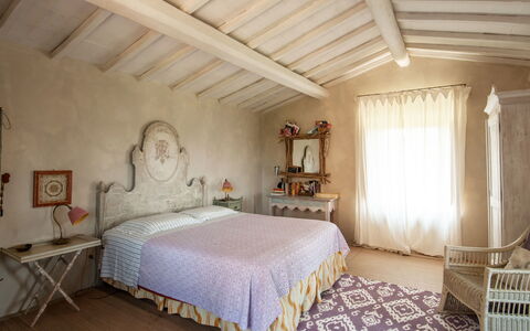 Fontanelle 16: Camera Da Letto, Letto, Camera, Mobilia, Proprietà, Soffitto, Lenzuolo, Interior Design, Telaio Del Letto, Bedding