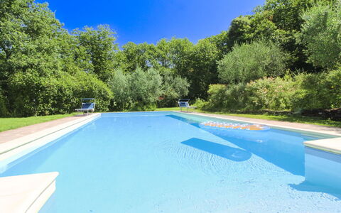 Villa Gioiosa: Blu, Piscina, Acqua, Shade, Giardino, Ricorrere, Landscaping, Giochi D'Acqua, Eco Hotel, Backyard