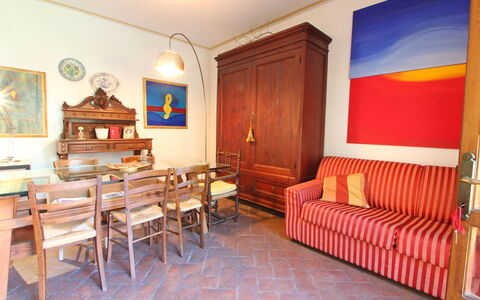Residenza Marechiaro: Mobilia, Proprietà, Tavolo, Cornice, Costruzione, Legna, Interior Design, Architettura, Sedia, Pavimento