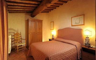 la-piazza-di-san-donato-reggello-multiproprieta-piazza-2-bilo-camera-da-letto