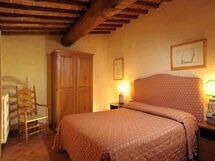 la-piazza-di-san-donato-reggello-multiproprieta-piazza-2-bilo-camera-da-letto