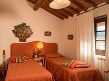 la-piazza-di-san-donato-reggello-multiproprieta-san-donato-1-trilo-camera-da-letto