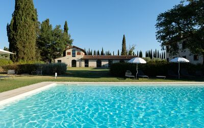 Tenuta Castiglioncelli: Acqua, Cielo, Pianta, Proprietà, Piscina, Albero, Costruzione, Natura, Azzurro, Corpo D'Acqua