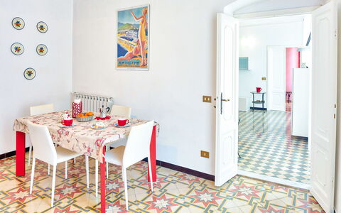 Via Dante Vacanze - Levanto: Camera, Proprietà, Mobilia, Interior Design, Pavimento, Sala Da Pranzo, Costruzione, Parete, Piastrella, Casa