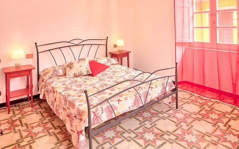 Via Dante Vacanze - Levanto: Camera Da Letto, Letto, Mobilia, Camera, Lenzuolo, Rosa, Telaio Del Letto, Proprietà, Interior Design, Bedding