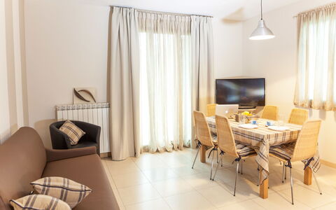Apartment Zero - Diano Marina: Camera, Mobilia, Proprietà, Tenda, Interior Design, Soggiorno, Pavimento, Suite, Immobiliare, Costruzione
